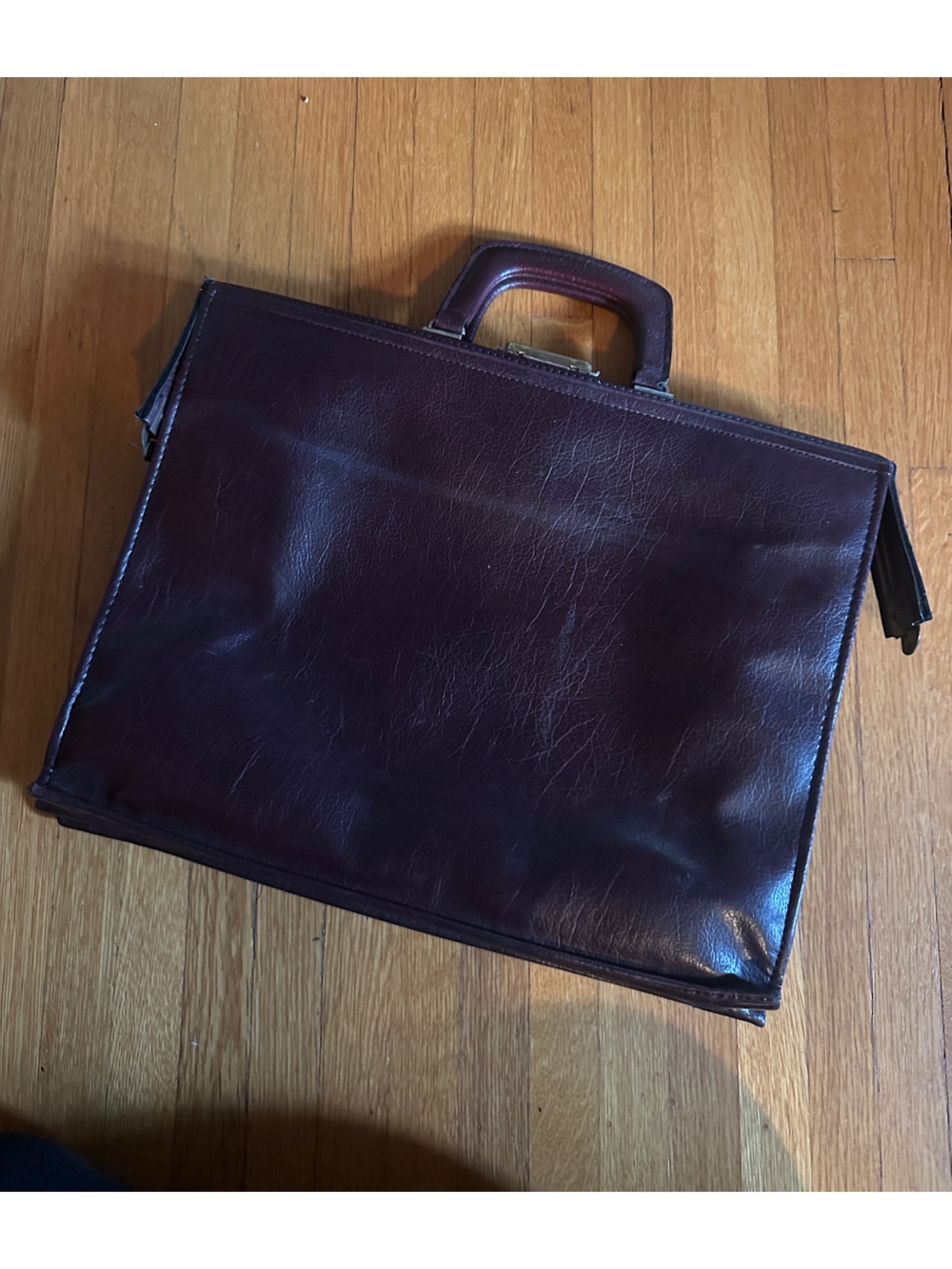 Vtg Mano Burgundy leather briefcase with handle and zipper closure